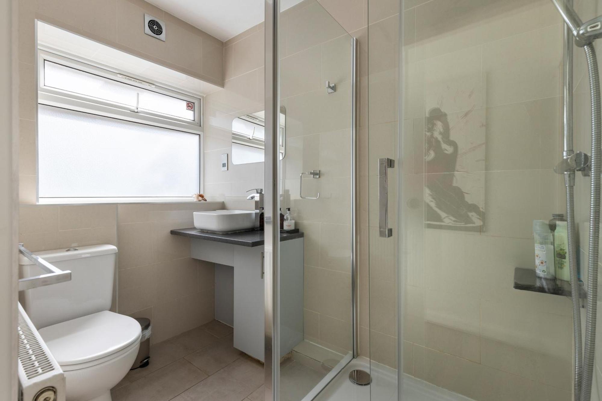 אילינג King Studio Apartment With Garden And Parking מראה חיצוני תמונה